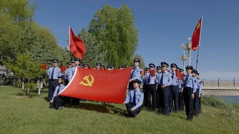 救援受困的小恐龙